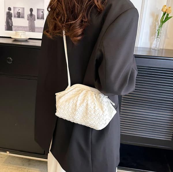 Pu vävd väska Satchel Cloud Mini läder clutch väska white