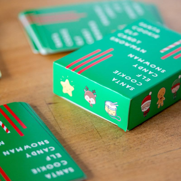 Santa Cookie Elf Candy Lumiukko perheen lautapeli 6-8-, 8-12-vuotiaille ja sitä vanhemmille lapsille - Hauska matkakorttipeli kaiken ikäisille lapsille TOMTECOOKALF CANDY