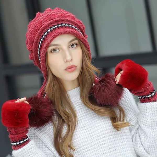Kvinnors stickade mössa med pompom och handskar