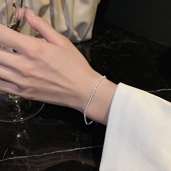 Snygg och minimalistisk armband med nischdesign, infälld cool An B One size