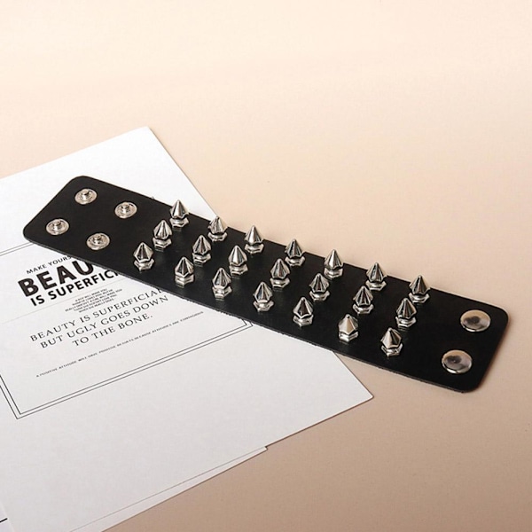 Punk Gotisk Överdrivet Läderarmband Tre Rader Spetsiga Nitar B