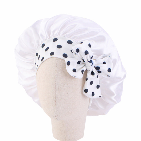Barnmössa i satin Silk cap (vit )