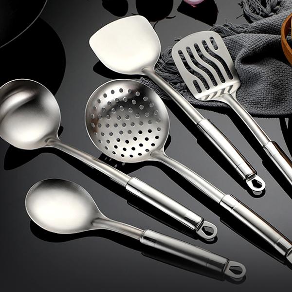 Rissked, 29,5 cm, metall silver, 18/10 rissked i rostfritt stål, matlagningssoppa sked spade