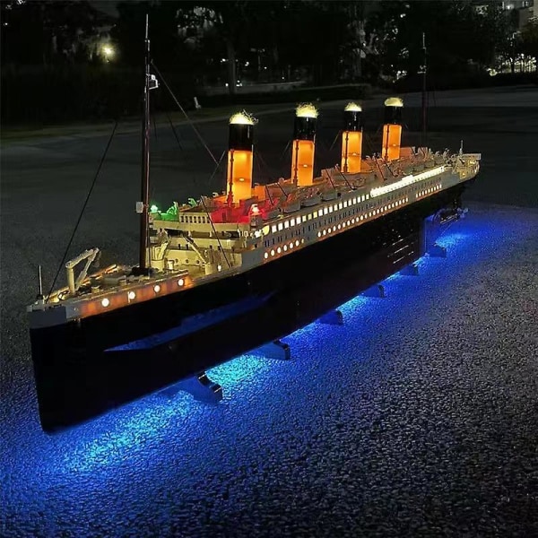 1:200 Klassisk reproduktion Titanic byggstensmodell Stort kryssningsfartyg byggstenar Gåva kompatibel med 10294 Titanic B