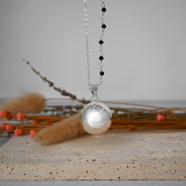 Slät silver graviditetsbola med kedja - GIULINA (Semi-pearl kedja/svart kristall) - äkta silverpläterad - presentförpackning f