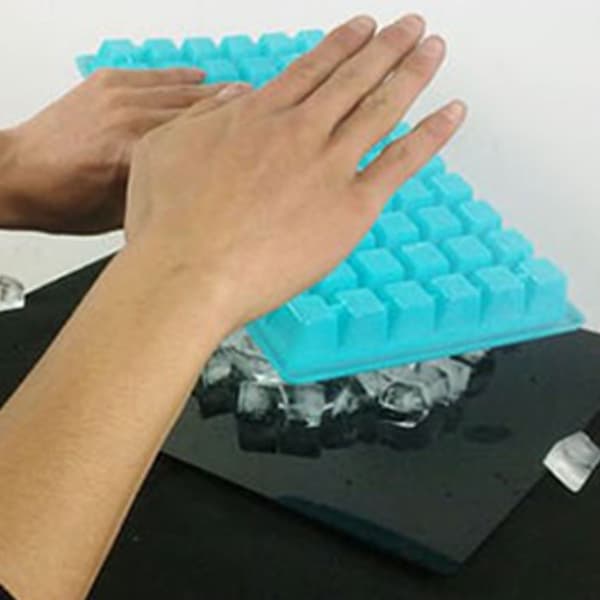 Miniisbitsbricka 96 rutnät Stor kapacitet Mångsidig Lätt att släppa Isbitsform för hemmet