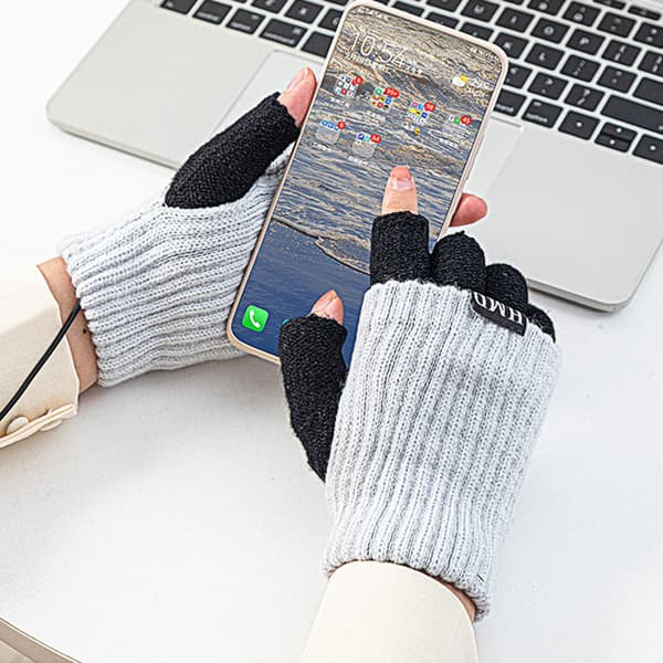Moderne lysegrå USB-oppvarmede hansker for kontorarbeid og sykling