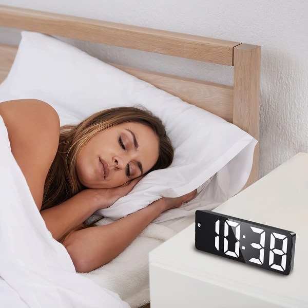 Digitaalinen herätyskello, [Päivitetty versio] Makuuhuoneen LED-kello lämpötilanäytöllä, säädettävä kirkkaus, ääniohjaus