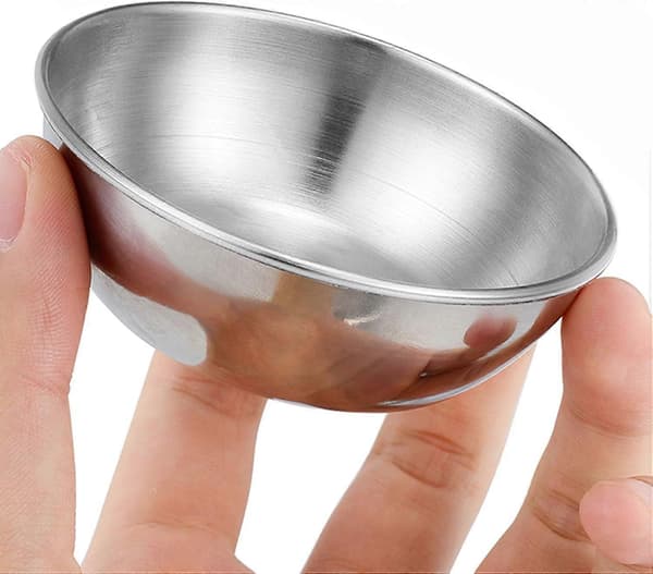 5 stk. runde krydderboller i rustfritt stål med solid kvalitet og plassbesparende design for familien