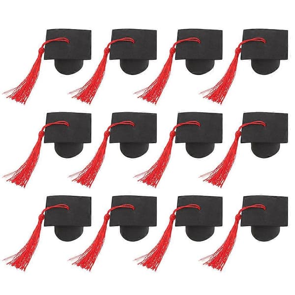 Graduation Cake Topper med 12 røde mini studenterhuer til dekoration