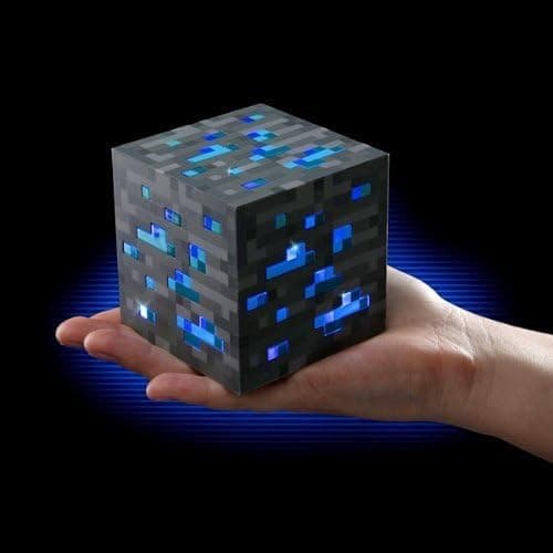 Hohtava timanttimineraali Think Geek Minecraft