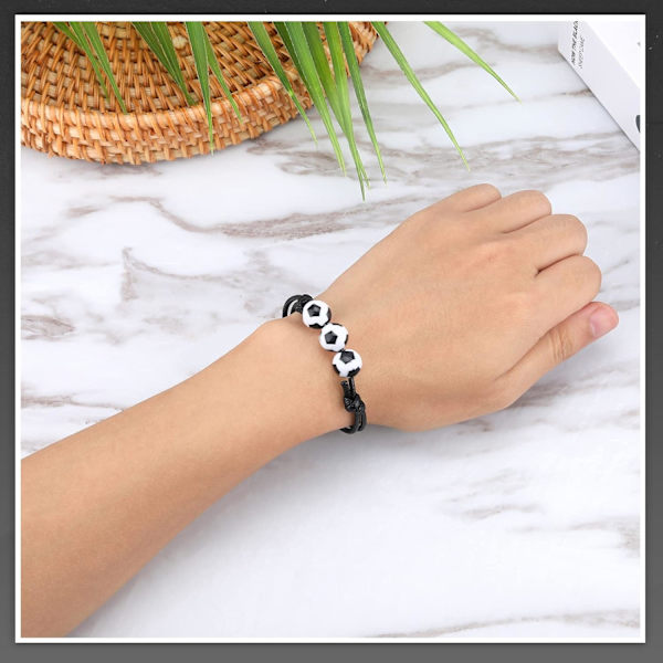 12 stk. fodbold armbånd med charms - fodboldfest gaver - fodboldperler - justerbare