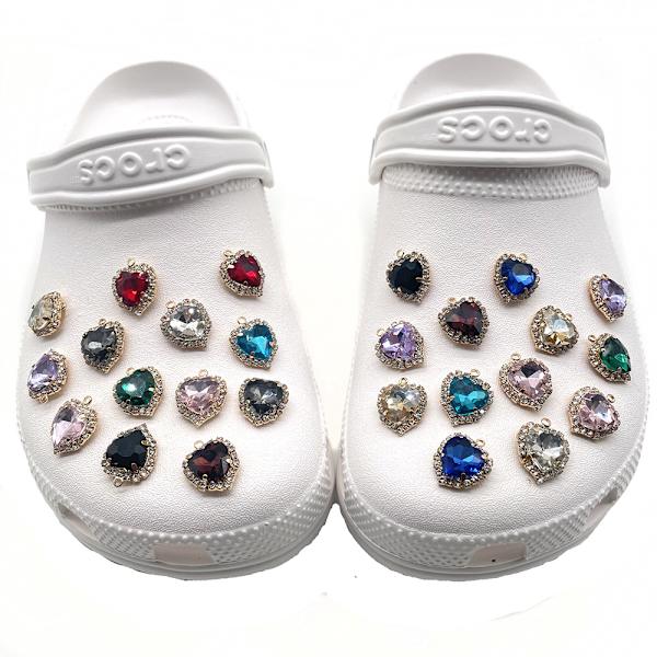 11 Crocs pyntet med hjerter, farverige ædelstene, krystal diamo