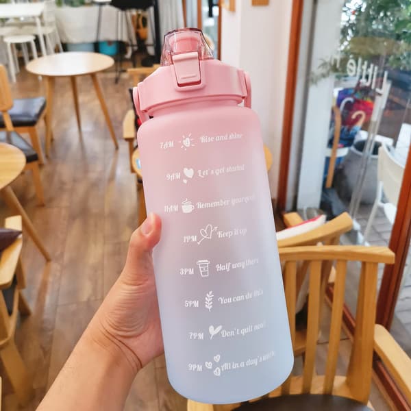 2L Vattenflaska med sugrör och tidsmarkering rosa