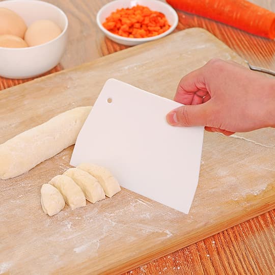 Sett med 2 plastspatler/kutter/skrape, deigskrape for deig