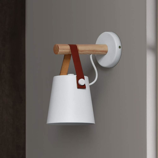 E27 Moderne vegglampe i metall, smijern og tre