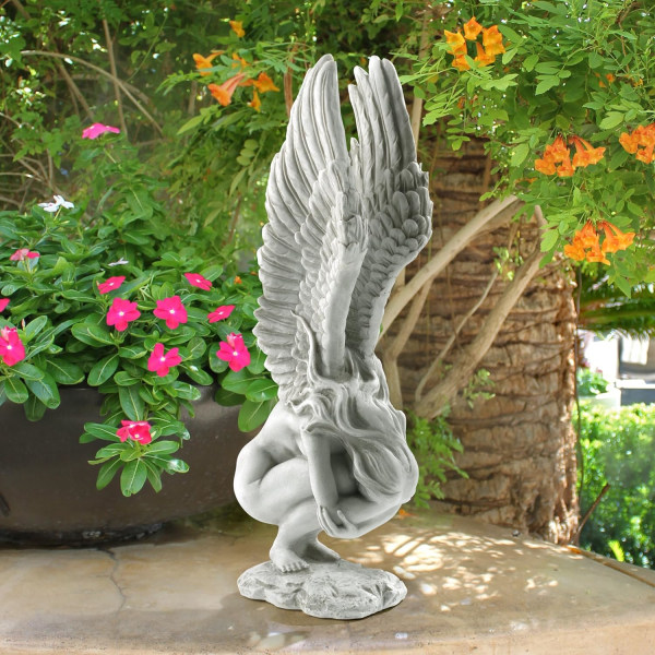 Religiös trädgårdsstaty minnesmärke och inlösen av änglar, liten