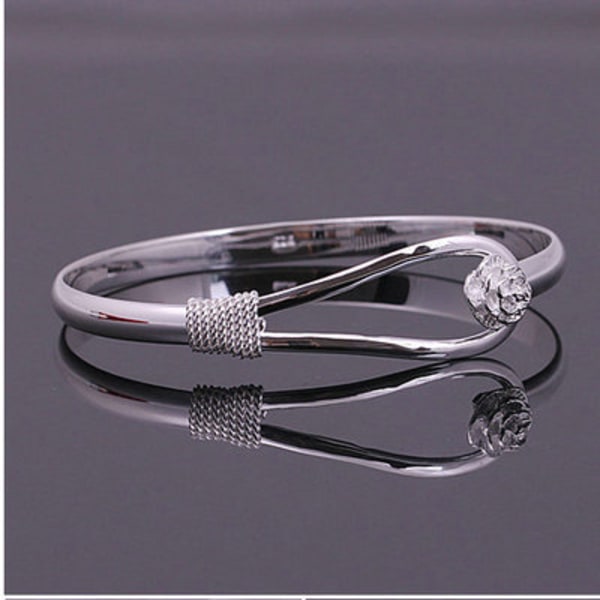 Elegant sølv armbånd med blomsterdesign for kvinner