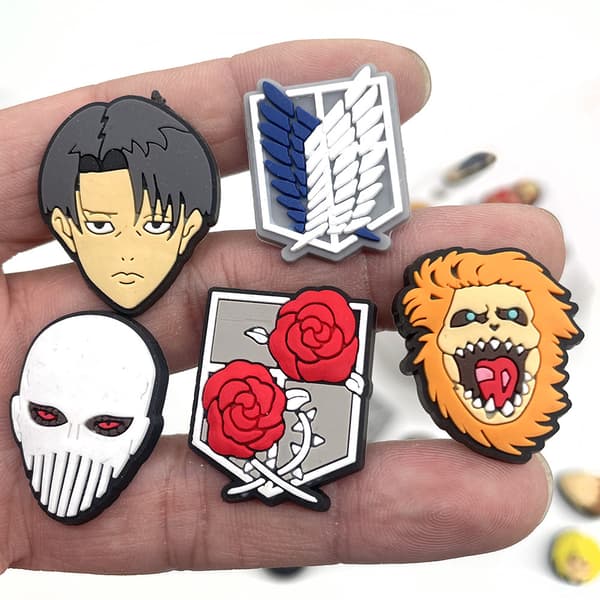 Cartoon Crocs Sko Attack on Titan 21 Blomstersko Spænde PVC Sof