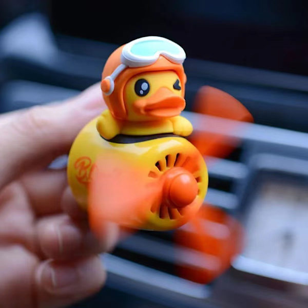 Sarjakuva pieni keltainen ankka lentäjä auto ilmanraikastin auton ilmanottoaukko