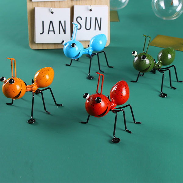Myror Trädgårdsdekorationer Trädgårdskonst Metallskulptur Myror Ornament Färgglad Söta Insekter Hängande Väggkonst Trädgård Gräsprydnad Inomhus Utomhus 4PCS