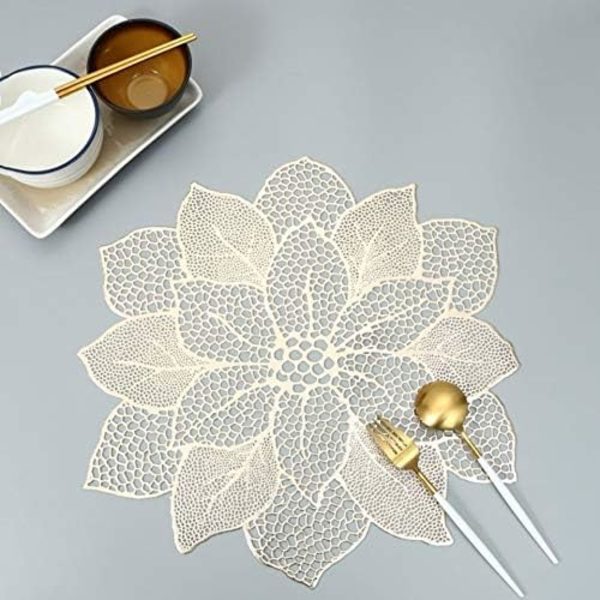 4 kappaletta Lotus-kuvioituja PVC-paikka-alustoja, vedenpitäviä ja öljynpitäviä -setti