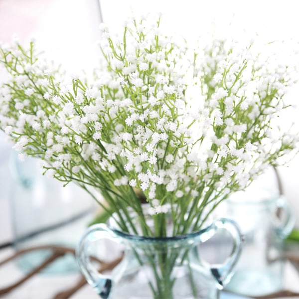 16 Gypsophila käsin kirjoitettua kirjainta häihin, morsian pitelee kukkia, Li