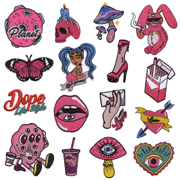 Set med 16 delar, tyg i graffitistil med rosa tecknade patchar