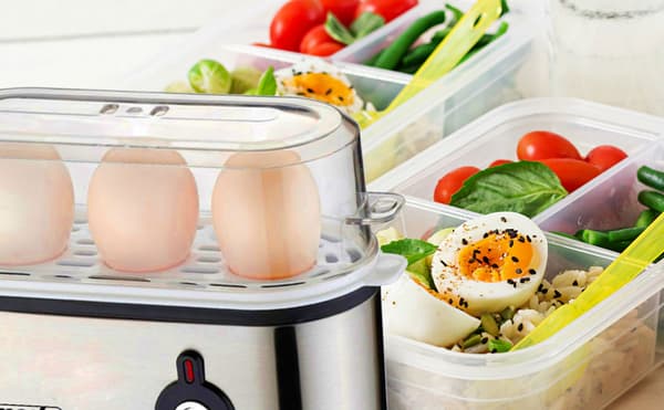 Liten designereggkoker i rustfritt stål for 3 egg - flat -