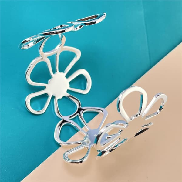 Bredd silverarmband / armband med 4 stora silverblommor