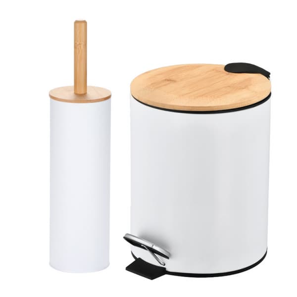 Bambu lattialla seisova WC-harjasarja alustalla Kylpyhuone WC