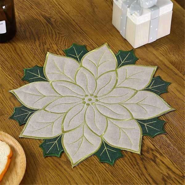 4 st broderade juldukar med julstjärna