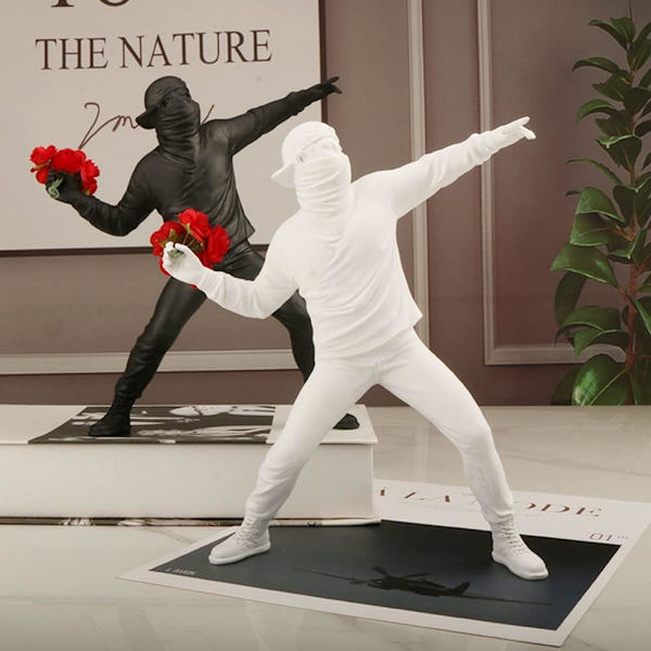 (Hvit) Resin Statue, Taxually Sculpture Banksy Flower Thrower St