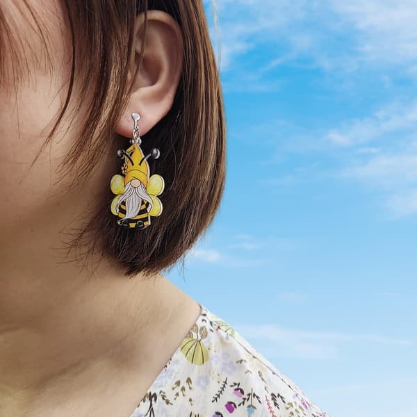 2 par akryl Daisy Gnome julegnom-øredobber