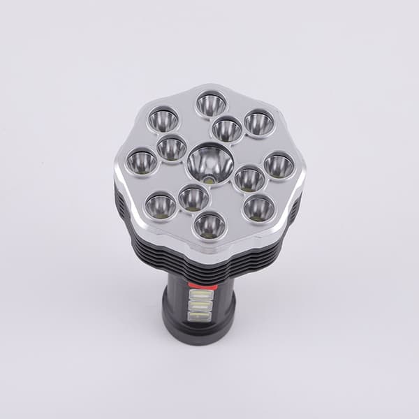 Taktisk lommelykt oppladbar – 9 LED + COB – USB – IP64 – Flere lysmoduser