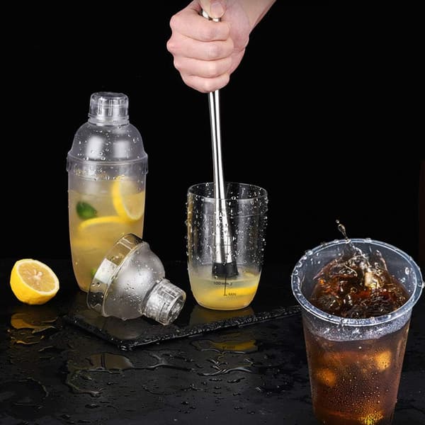 Muovinen cocktailravistin mitta-asteikolla, läpinäkyvä (500 cc)