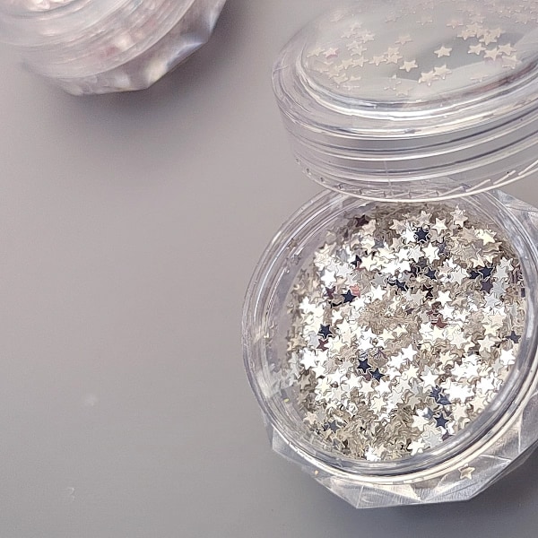 Kosmetiskt Glitter Stjärnor för användning i ansiktet - Silver