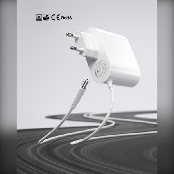 24V 1A AC/DC strømadapter 3.5x1.35mm til router og LED-lys – EU-stik, kompakt PC-kabinet, 100-240V input, 150cm kabel Hvid