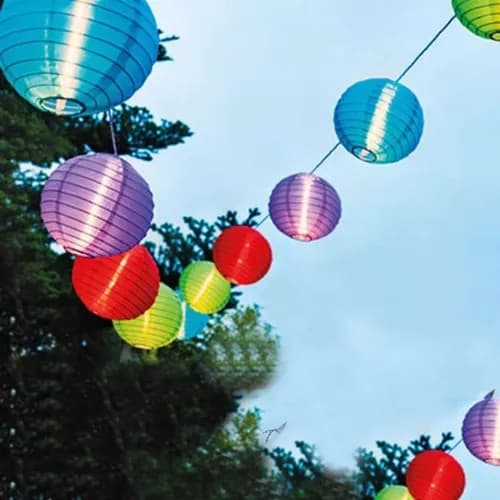 Aurinkokengät värikkäillä riisipallopaperilyhdyillä 3,5 m