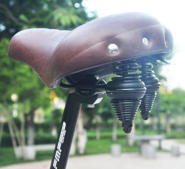 Extra stor, extra bred, mörkbrun cykelsadel, retrostil, mountainbikesadel, universalsadel