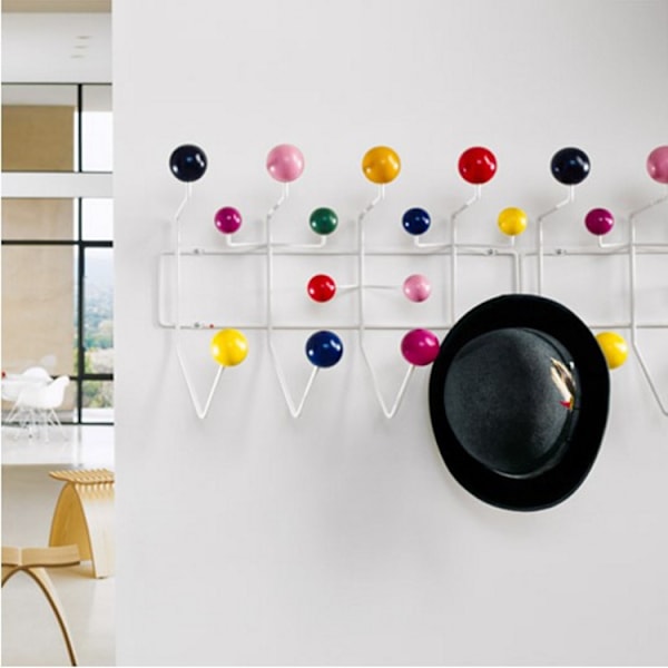 Klassisk Hang It All Kapphängare, Mid Century Modern Väggmonterade Kappkrokar Med Målade Massiva Träkulor I Valnöt Träfärg