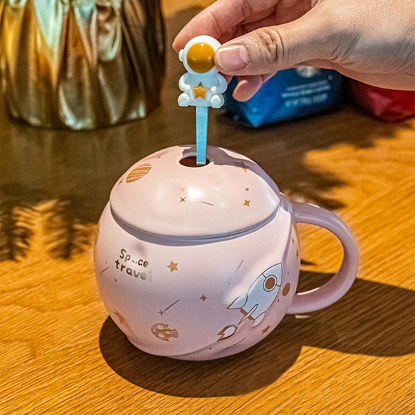 Söt Keramikmugg med Lock och Sked Rymdfararekopp Präglad Planetmugg, Kaffe- eller Te-mugg, Mjölk (Rosa)