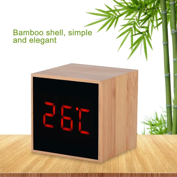 Modern bambu digital LED-skrivbordsväckarklocka med röststyrning och termometer (rött ljus)