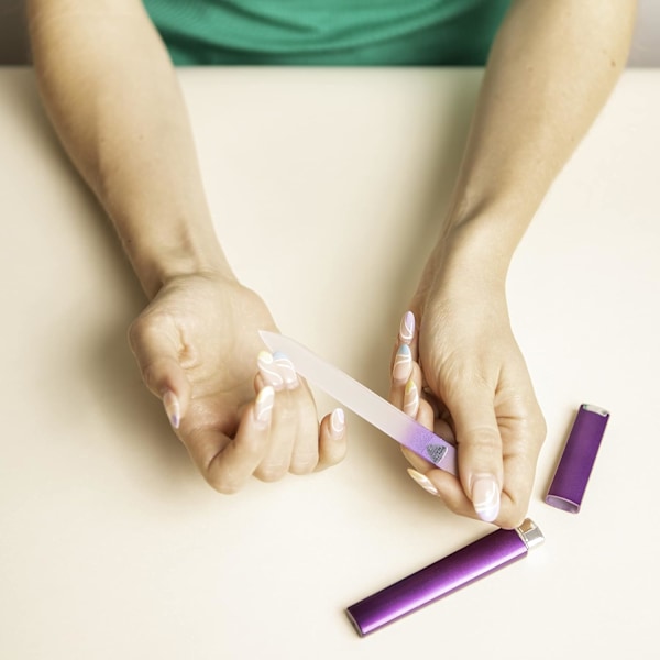 Bona Fide Beauty Tsekkiläinen Lasikynsiviila Kotelolla, Pastellinvihreä Violetti Premium Kristallikynsiviila Luonnonkynsille. Kynsienhoitotyökalu Gi