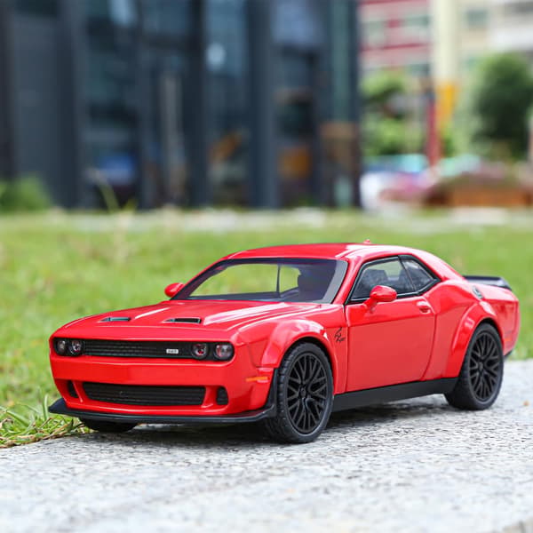 Legetøjsmodelbil til børn 1:32 skala Dodge Challenger Die cast Metel Legetøjsbiler til Pull Back Modelbil Hellcat med lyd og lys Hellcat Bil Legetøj