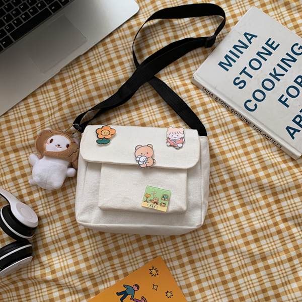 Sød Canvas Messenger Taske med 4 Pins Yndig Stil Multi Lommer All Match Skulder Messenger Taske til Kvinder Lærred White