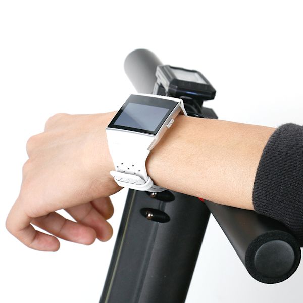 Lærrembånd Rundt Hull Pusteevne Håndleddsrem Erstatning for Fitbit Ionic(Hvit S)