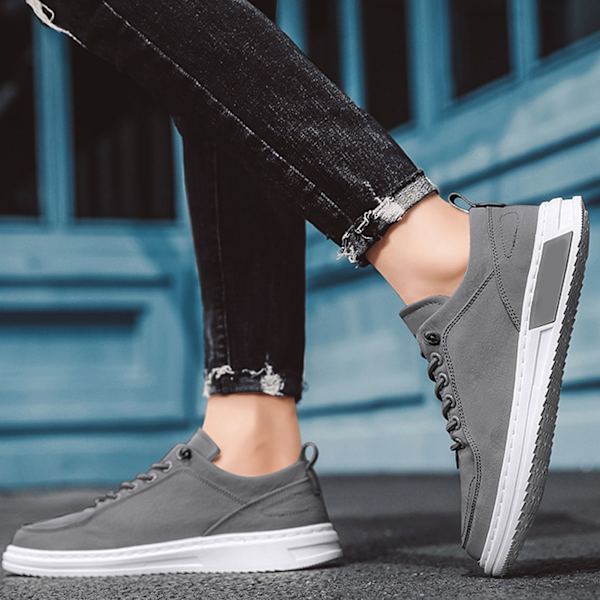 Miesten pehmeäpohjainen hengittävä ja liukumaton kevyt tyylikäs miesten plimsollit matkoille, toimistoon ja urheiluun Grey 42 EU