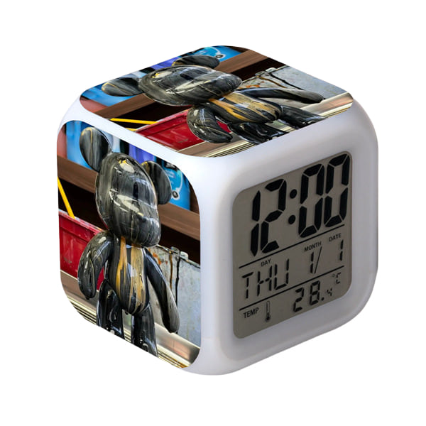 Wekity Cartoon Fluid Violent Bear Alarm Clock LED Square Clock Digitalt vækkeur med tid, temperatur, alarm, dato