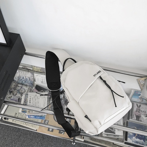 Ny bröstväska axelväska student mode sport liten ryggsäck dam crossbody väska White With chimpanzee pendant